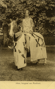 221945 Portret van Jan van Montfoirt, voorgesteld door G. Pitlo, deelnemer in de maskeradeoptocht tijdens de ...